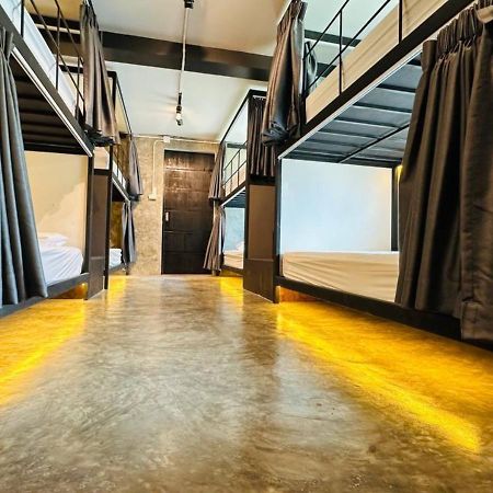 Adora Hostel Чиангмай Экстерьер фото