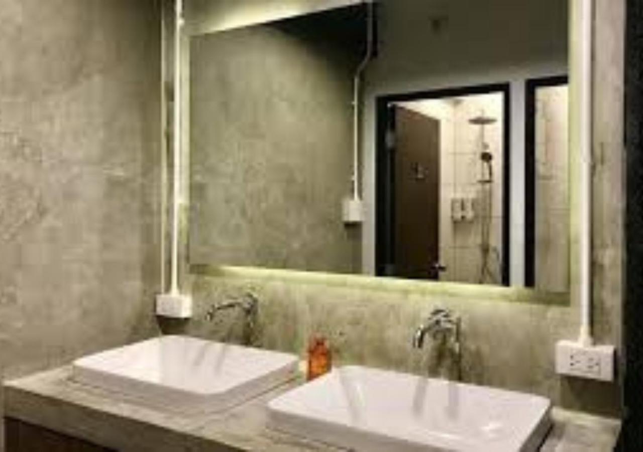 Adora Hostel Чиангмай Экстерьер фото