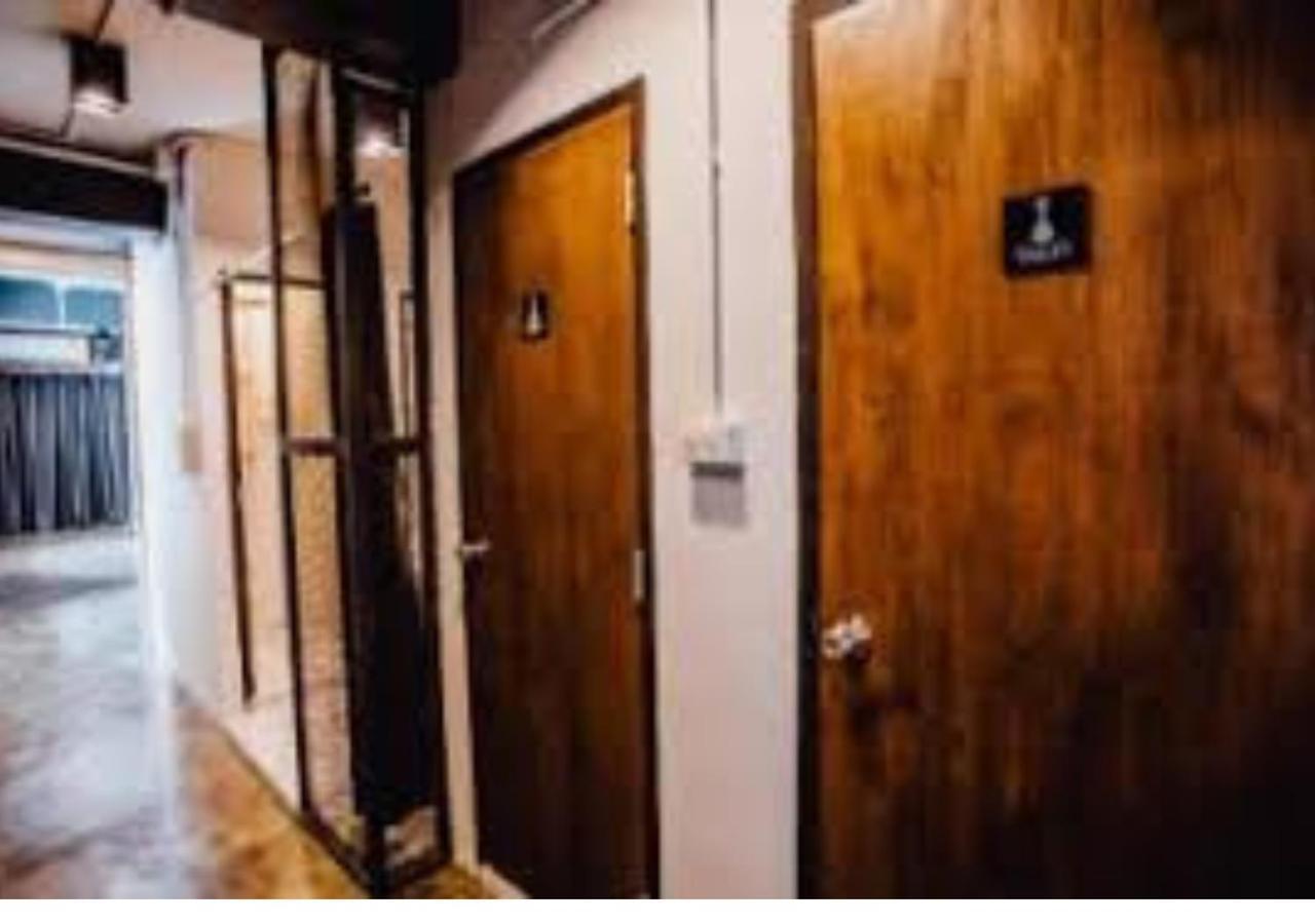 Adora Hostel Чиангмай Экстерьер фото