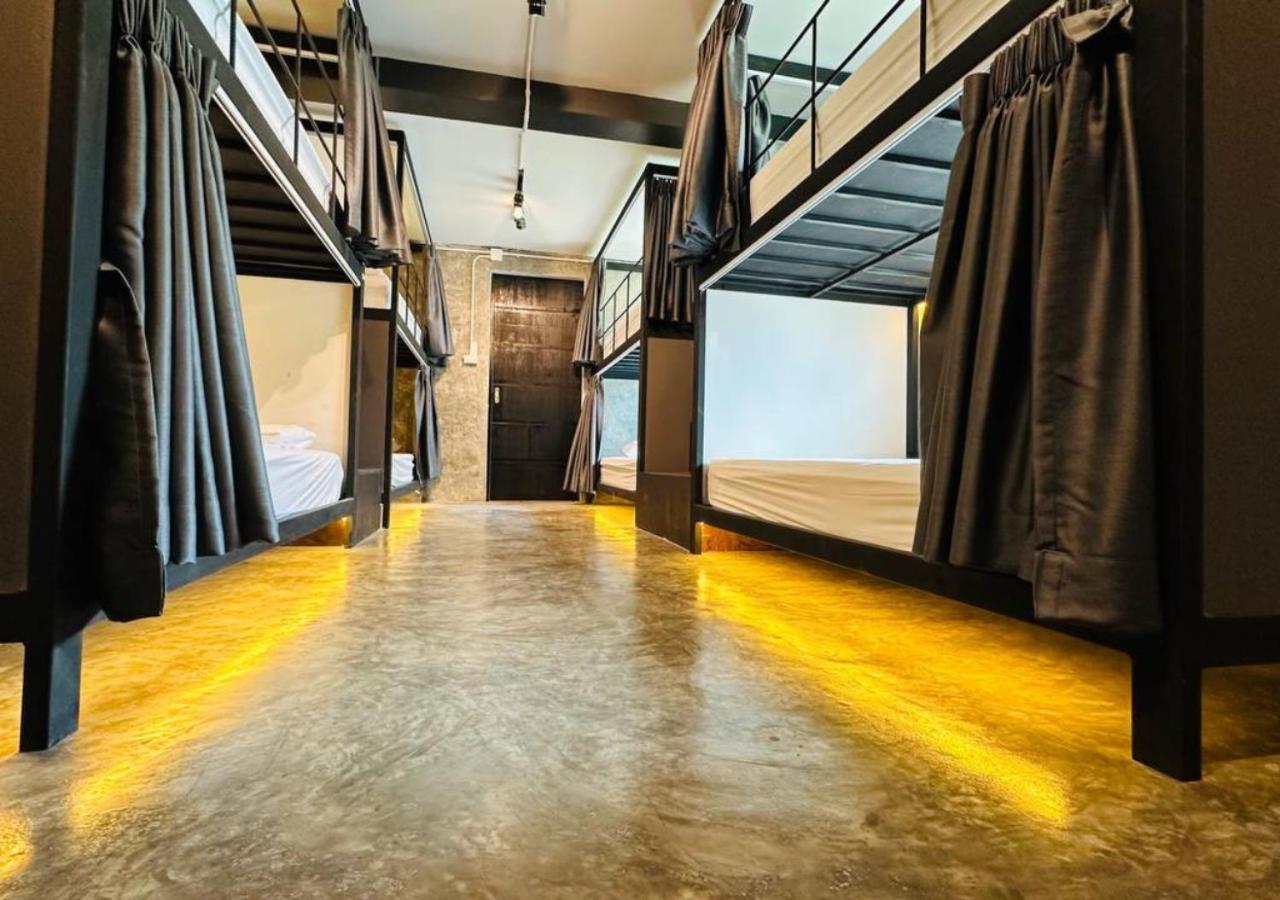 Adora Hostel Чиангмай Экстерьер фото